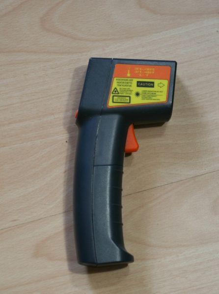 Datei:Thermometer Laser.jpg